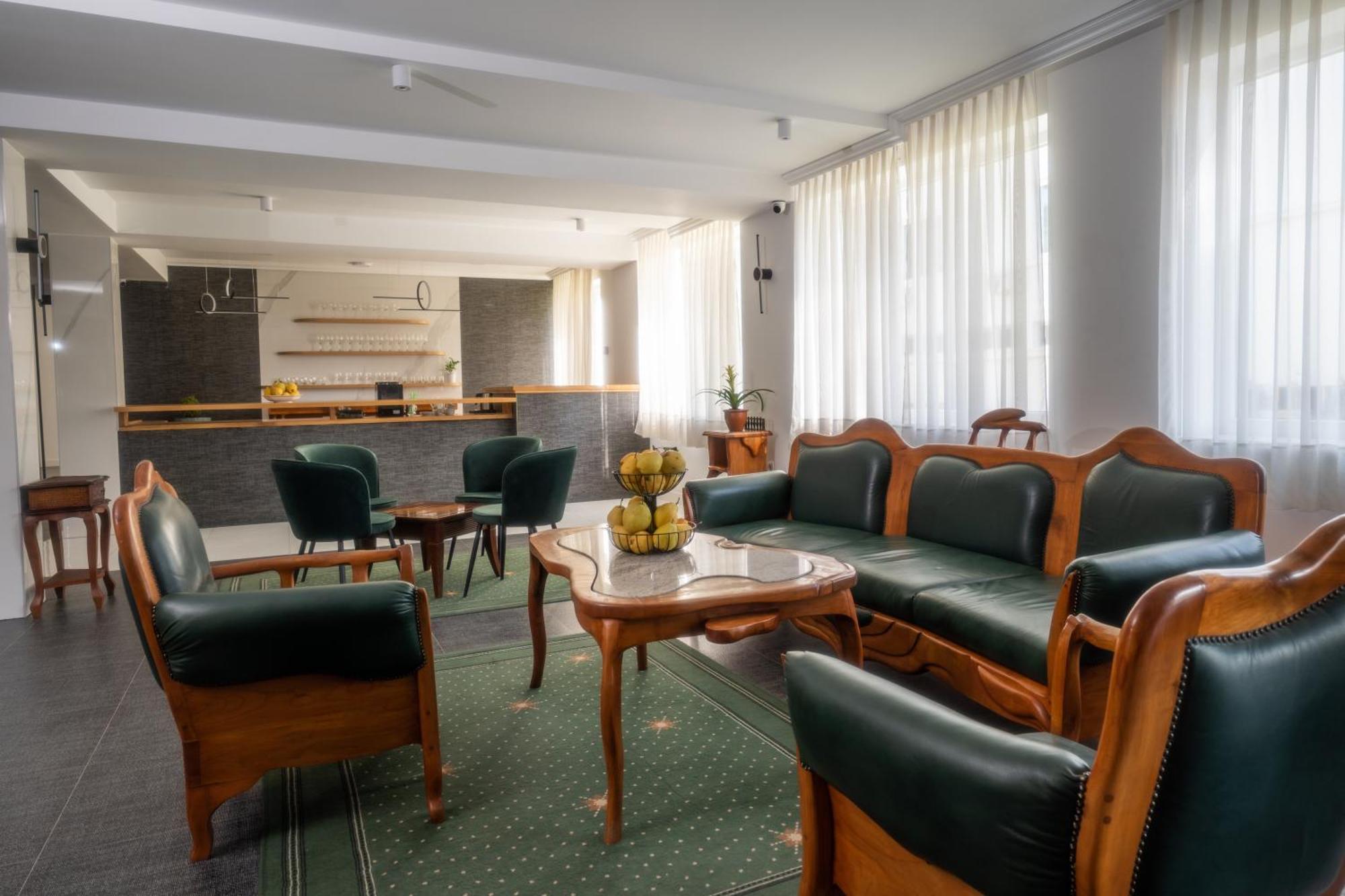Hotel Mio City Kula Extérieur photo