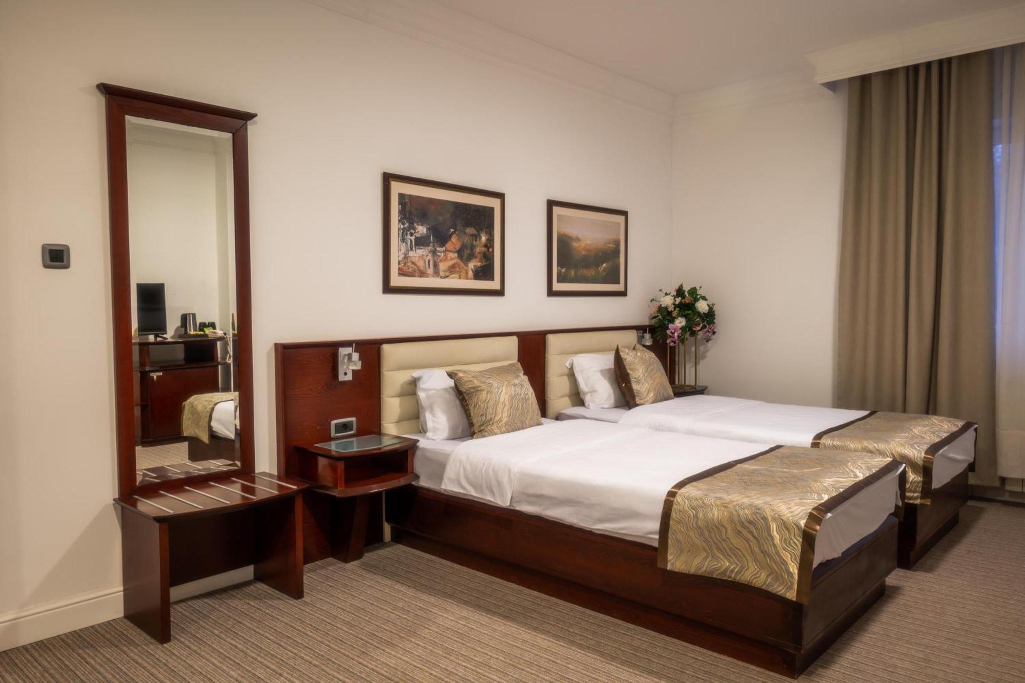 Hotel Mio City Kula Extérieur photo
