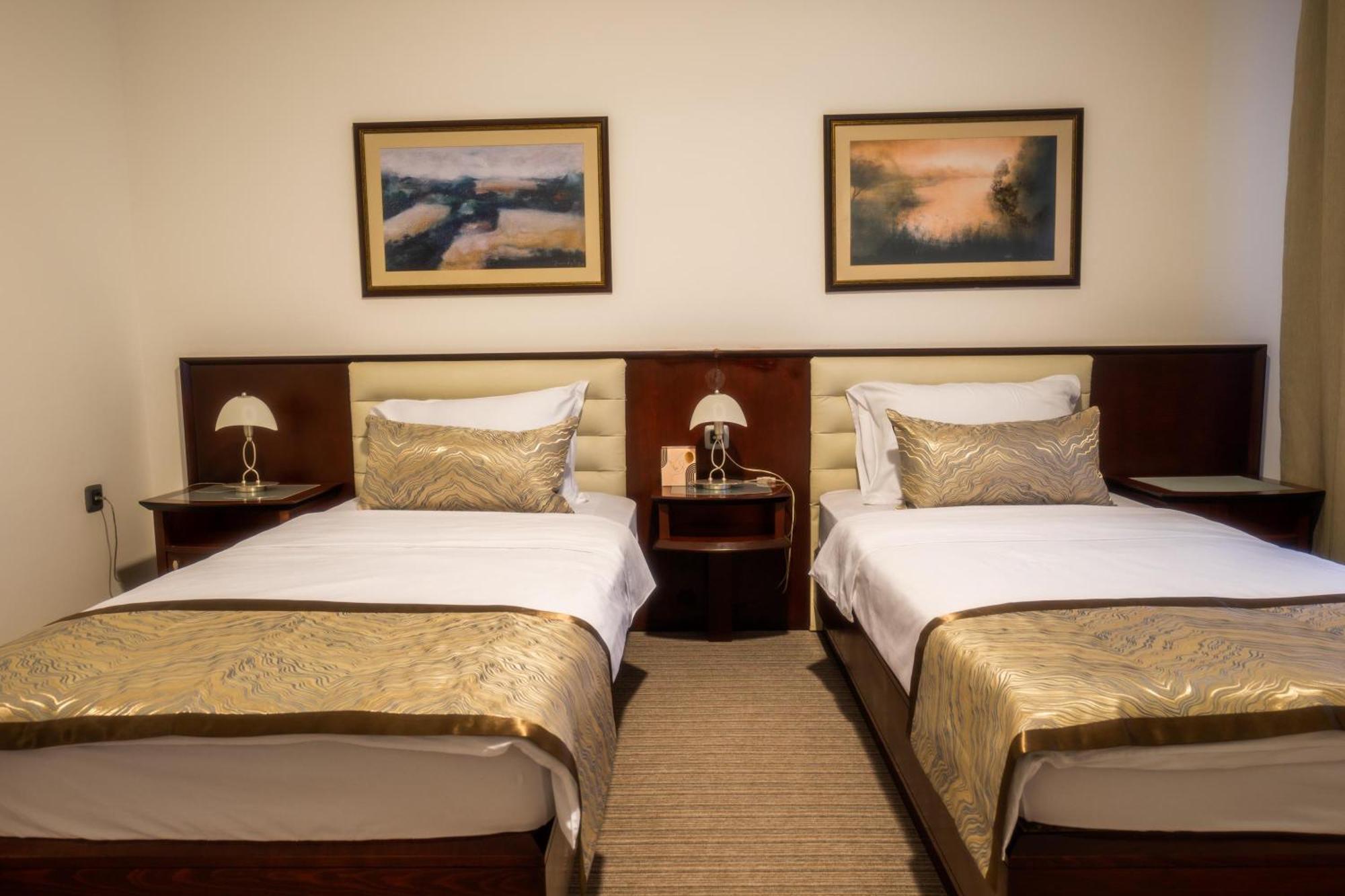 Hotel Mio City Kula Extérieur photo