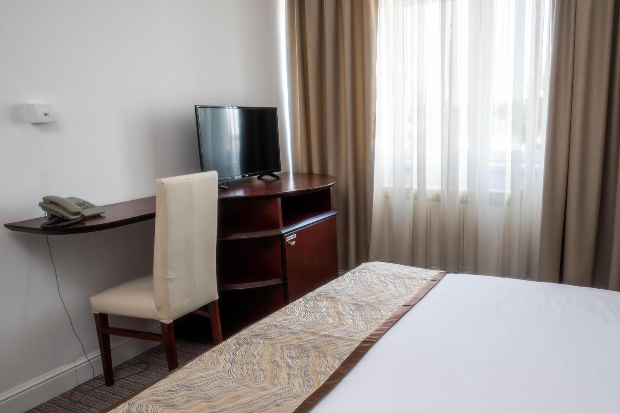 Hotel Mio City Kula Extérieur photo